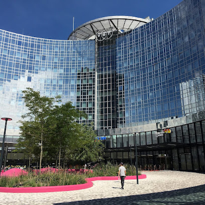 Najłatwiej jest zakupić je w internetowym kasynie i wirtualnie zdrapać z możliwością wygrania rzeczywistej nagrody. Określane również jako „zdrapki”, to druga w kolejności pod względem popularności forma rozgrywki w kasynach internetowych w Holandii. Wiele osób zastanawia się, gdzie można kupić te zdrapki w Holandii, a tymczasem